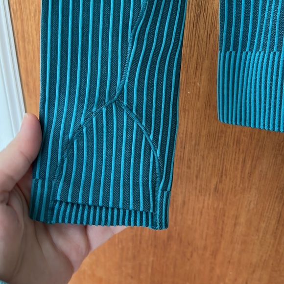 NWT LULULEMON Rest Less Pullover Top - Picture 3 of 5